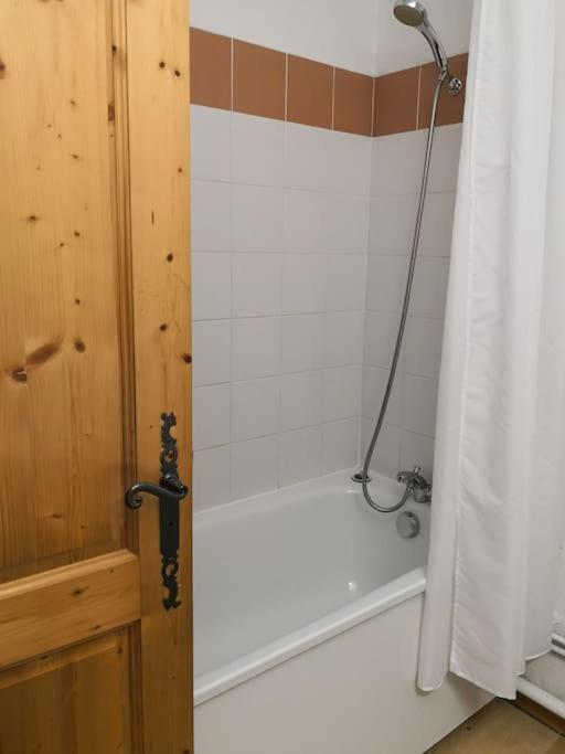 Bel Appartement en résidence avec piscines et sauna Samoëns Esterno foto